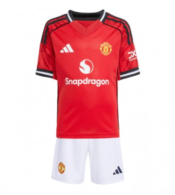 Manchester United Hemmaställ Barn 2025-26 Kortärmad (+ Korta byxor) Manchester United Hemmaställ Barn 2025-26 Kortärmad (+ Korta byxor)
